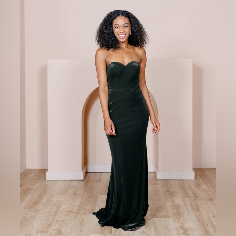 Revelry Quinn Classic Emerald Velvet Dress